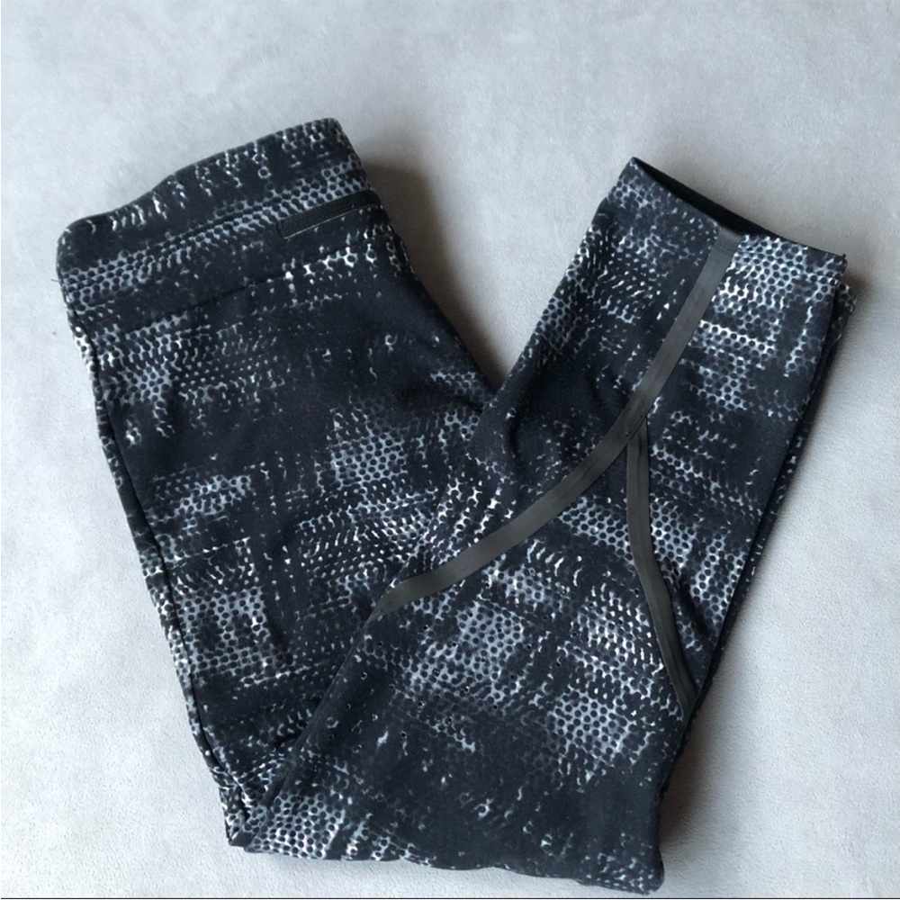 Nike ~ Dri Fit Crop Leggings ~ Women’s Size XS ~ Black